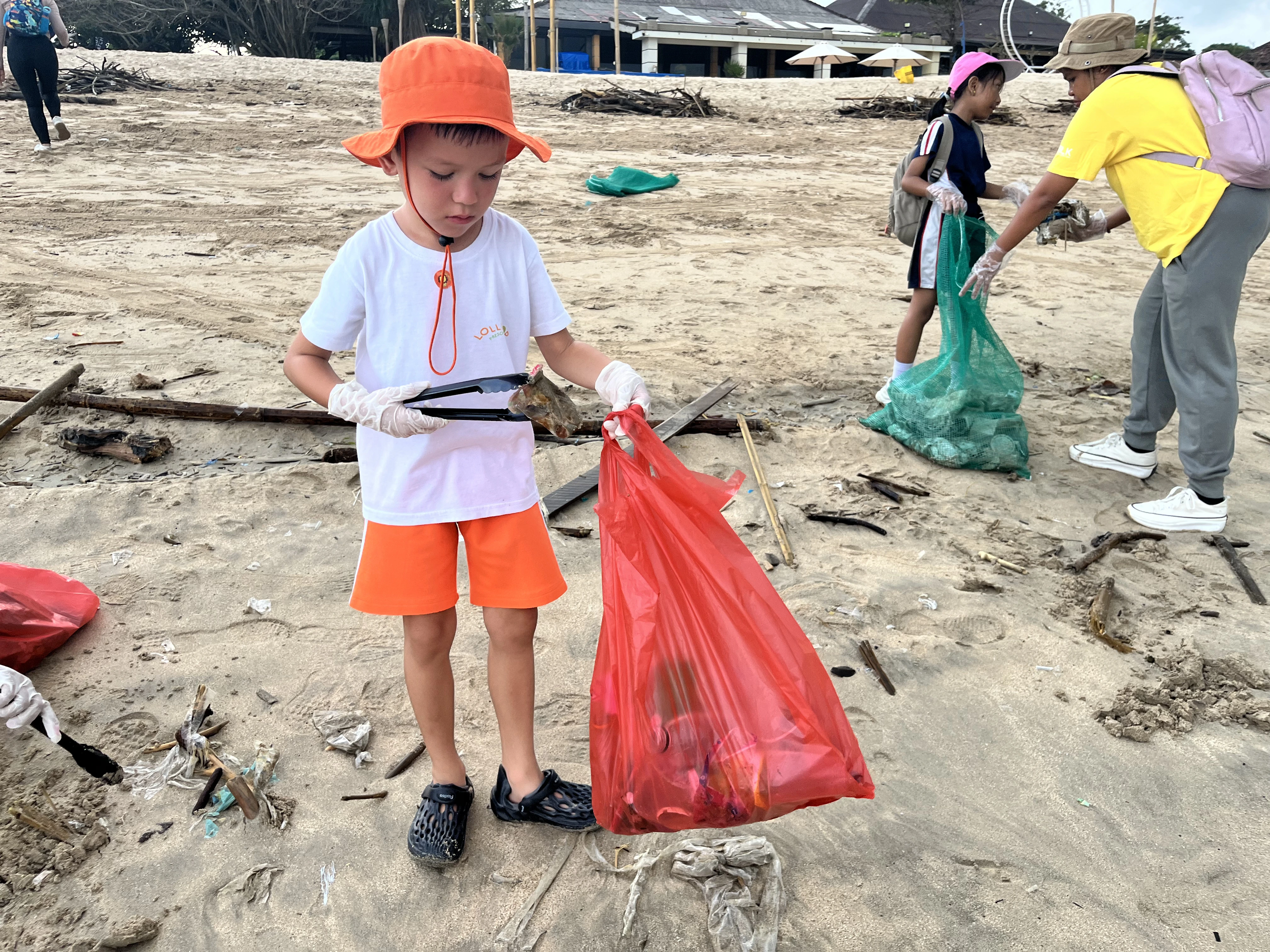 SLK & Lollypop Beach Clean-Up: Taking Action with Sungai Watch in Bali